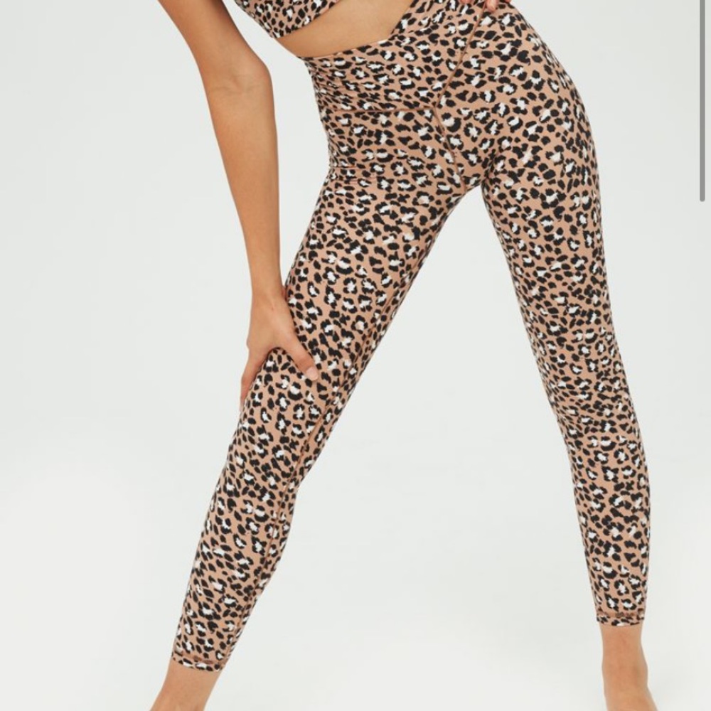 AE OFFLINE Real Me High Waisted Crossover leggings